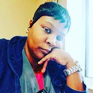 Meet your Posher, Adrienne